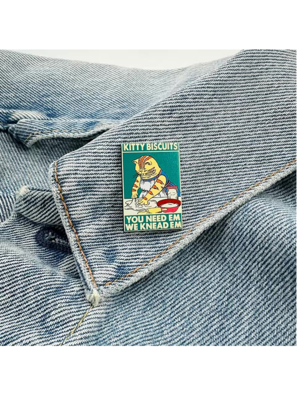 Funny Baking Kitty Biscuits Enamel Pin - Picture 2 of 3